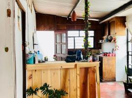 Casa 74 hostel，位于科米坦德多明格斯的酒店