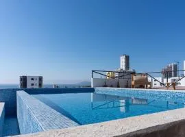 Apartamento cerca de la playa con piscina en la azotea
