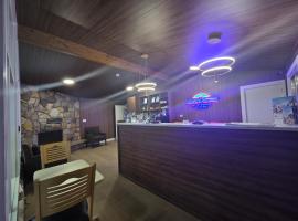 Howard Johnson by Wyndham Hinton，位于欣顿的酒店