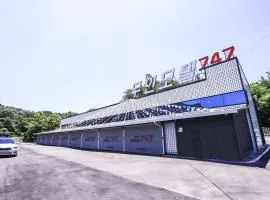 747 Motel