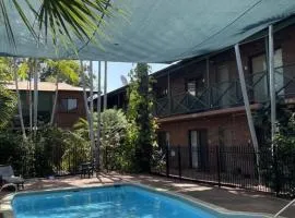 Pearlers Lodge