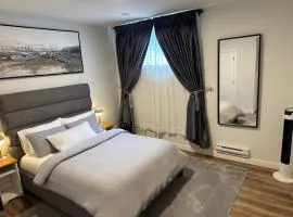 5 Star Suite with Free Parking and Easy Access to Downtown