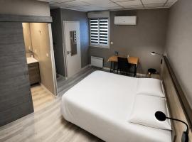 Hôtel Le Petit Logis Chambres Confort climatisées，位于博蒙昂韦龙的酒店