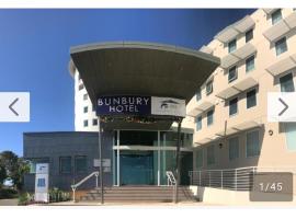 Koombana bay hotel bunbury，位于班伯里的酒店