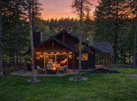 Chickadee Cabin - Boutique Stay close to Downtown，位于白鱼镇的酒店