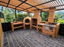 Quiet country villa with amazing views，位于帕乔的酒店