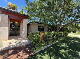 15 Luxury Exec Living Outdoor Oasis 4BR & Parking，位于Singleton的酒店