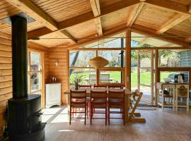 Cottage With Wilderness Bath On Reersø，位于Gørlev的酒店