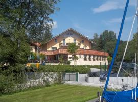 Hotel Mutz Garni，位于阿默湖畔因宁的酒店