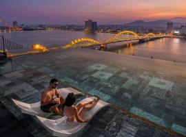 Caro Premium Danang Hotel,位于岘港的酒店