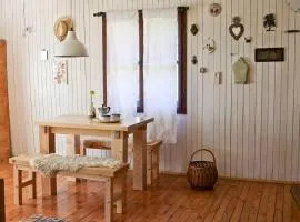 Sunny Rustic Cabin in the foothills of Tara