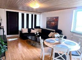 Modern home close to nature & the city, centrally located in Denmark，位于尼堡的酒店