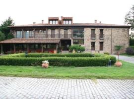 Hotel Ruralis Peña Del Alba，位于Arroyomolinos de la Vera的酒店