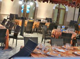 罗马剧场酒店，位于明图尔诺的酒店