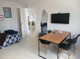 COLOFT - Quarto 4 Hospedagem rápida ou Sala de reunião
