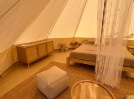Amurg Glamping&Pool，位于瓦杜的酒店