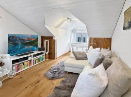 Elegant Lake Zurich House with Stunning Views and Private Terrace，位于施泰法的酒店