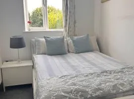 Comfortable en-suite one bed room studio