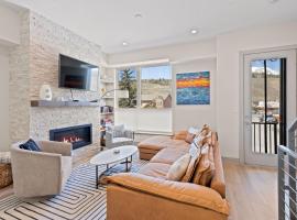 Rooftop Sauna Hideaway • Mtn Views & Fireplace，位于西尔弗索恩的酒店