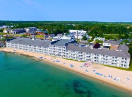 汉密尔顿精选海滨汽车旅馆，位于麦基诺城的海滩酒店