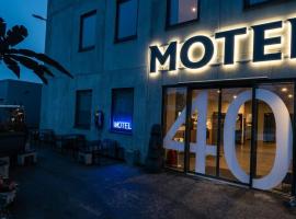 BUSINESS-MOTEL, free massage chairs, secure XL-Parking, 24h-Checkin，位于Heimsheim的酒店