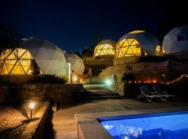 Los Domecitos - Geodesic Dome Retreat，位于罗斯巴利勒斯的酒店