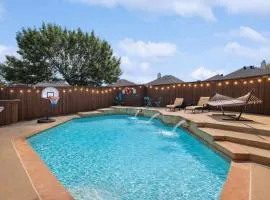 Elegant 5BR Retreat w Private Pool & Game Room