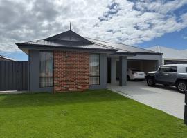 Mandurah escape with an ensuite in each room，位于Singleton的酒店