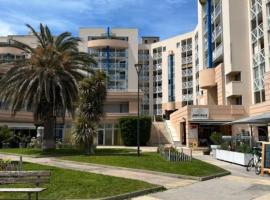 appartement Sète vue sur mer piscine，位于塞特港的酒店