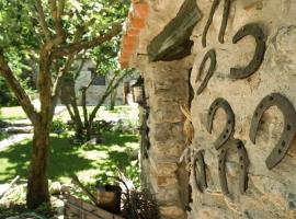 Casa Rural Rio Zambullon，位于Zaldierna的酒店