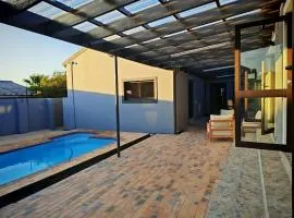 Queen Superior Cozy En-Suite Courtyard Room