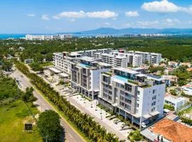 Modern condo with breathtaking views, infinity pool, and en suite bedrooms