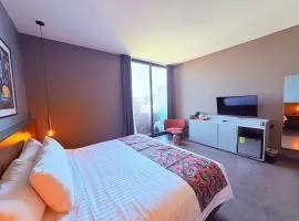 Queen Suite Oasis Just Minutes from the Beach