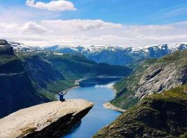 Skånevik Fjordhotel，位于Skånevik的酒店