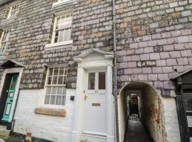 32 Crescent Street