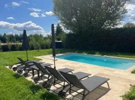 Suite romantique LMF SPA intérieur piscine privés jardin et lit King size