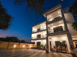 White Forest - PV Hotels，位于蓬蒂切里的酒店