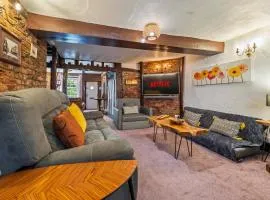 2BR House with WiFi - Sleeps 5 - Gloucester