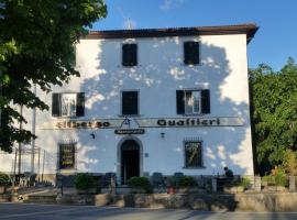 Albergo Ristorante Gualtieri，位于巴贝里诺·迪·穆杰罗的酒店