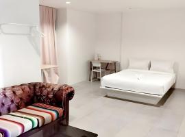 Mitr Inn Sukhumvit 2 - BTS นานา มิตร สุขุมวิท 2，位于Bang Kapi的酒店