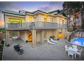 RestCoast Villa，位于谢赫维蒂利的带泳池的酒店