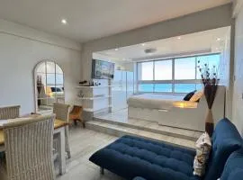 Accommodation Front - Luxurious 2 Sleeper Overlooking the Beachfront