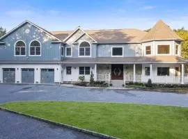 Game Room, Hot Tub! Family Getaway in Bayshore