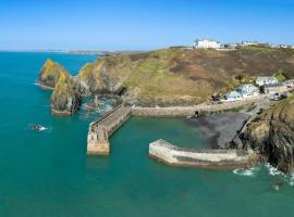 Mullion Cove Hotel & Spa，位于马利恩的酒店