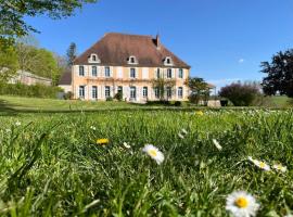 Le Montmirey，位于Montmirey-le-Château的酒店