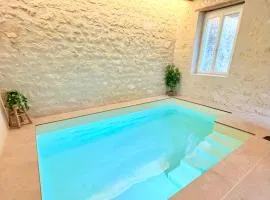 Suite romantique, piscine intérieure privée et sauna