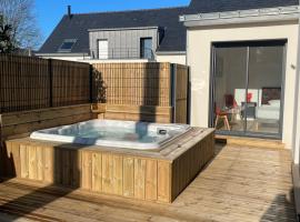 Family Prince 5min plage et jacuzzi，位于阿尔宗的酒店