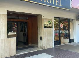 Avenida Hotel，位于胡宁的酒店