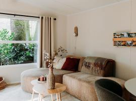 't Veluws Nest - Knus Chalet Veluwe - Hoenderloo, Honden welkom，位于洪德洛的酒店