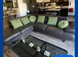 Industrial Cozy Apartment in Bugibba, Prime Location
